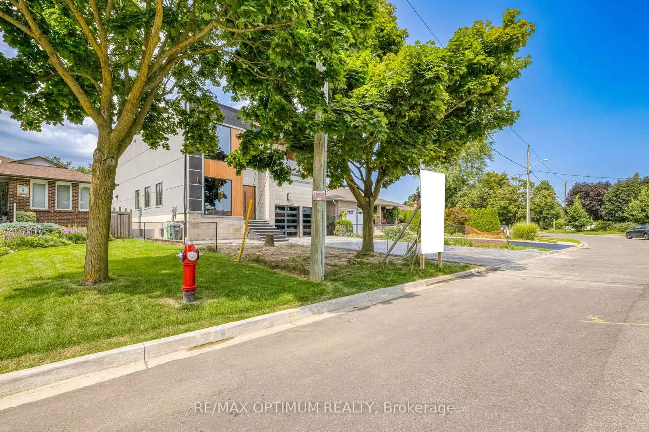 47, Moore, Brampton West, Brampton