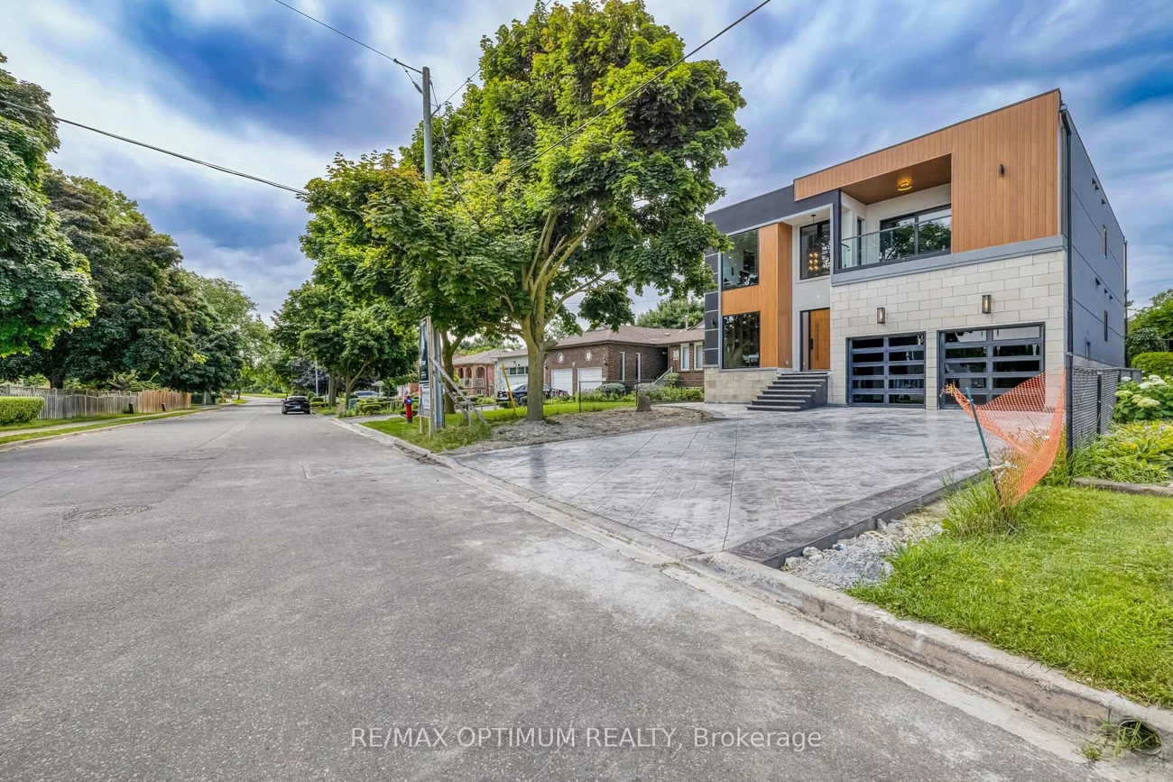 47, Moore, Brampton West, Brampton