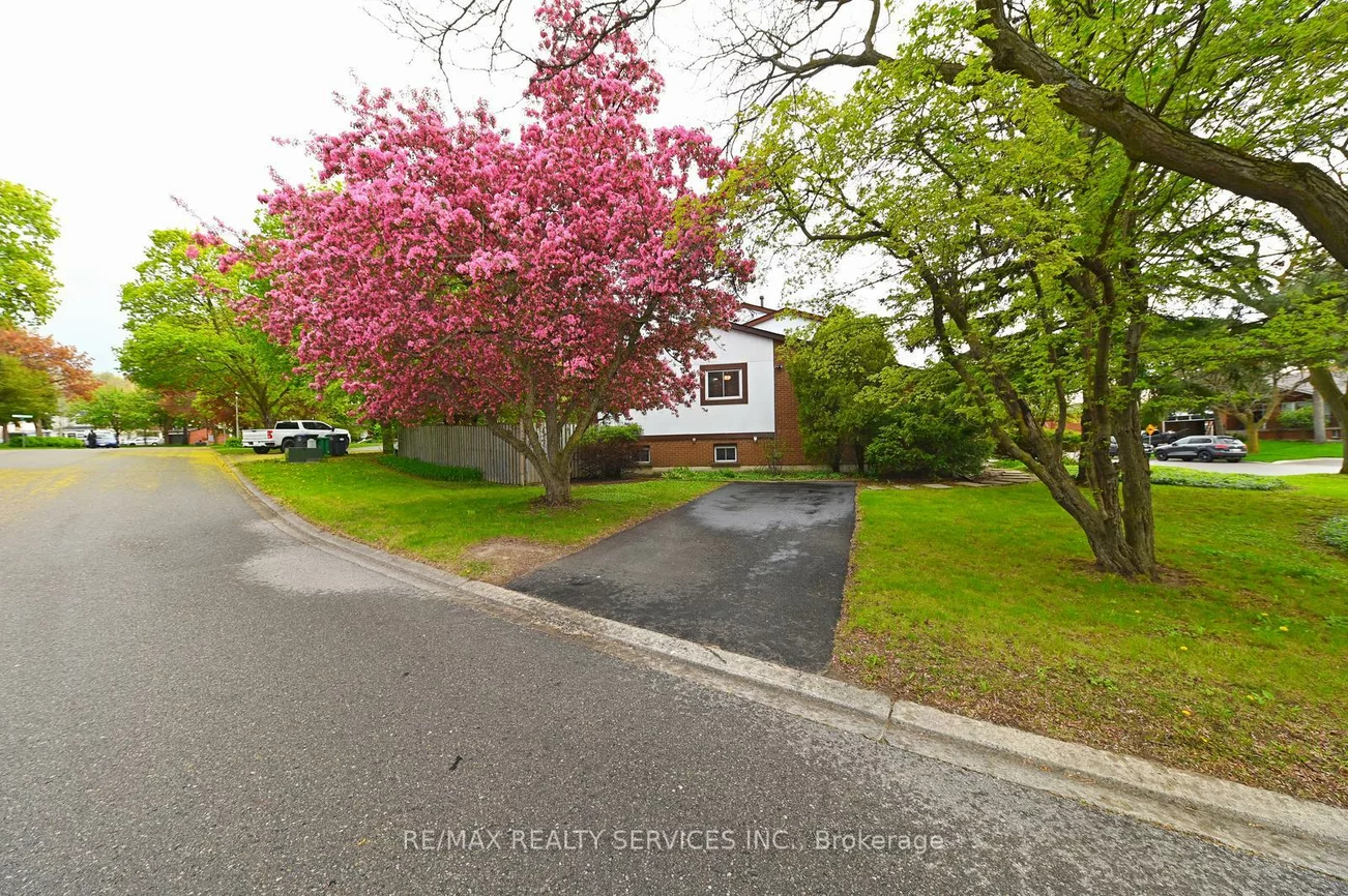 65, Massey, Central Park, Brampton