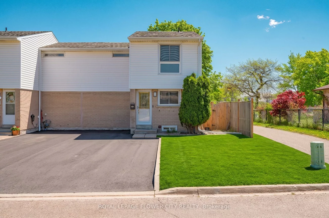 16, Gleneaden, Northgate, Brampton