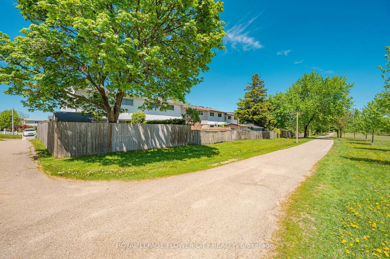 16, Gleneaden, Northgate, Brampton