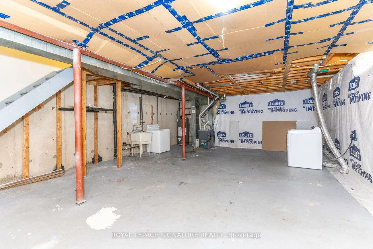 60, Blue Spruce, Sandringham-Wellington, Brampton