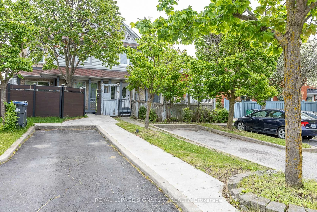 60, Blue Spruce, Sandringham-Wellington, Brampton