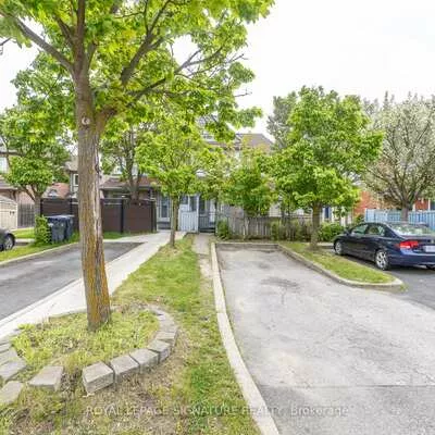 60, Blue Spruce, Sandringham-Wellington, Brampton