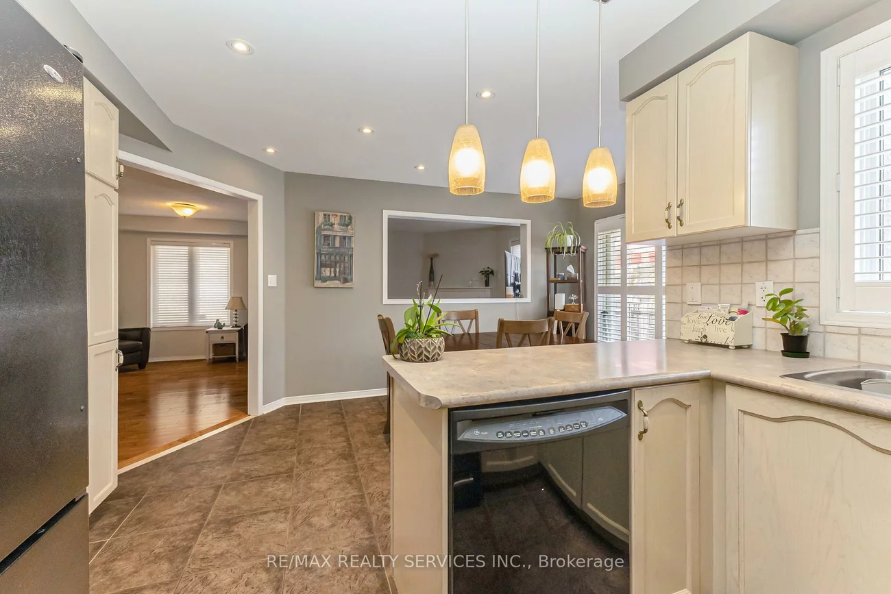 295, Queen Mary, Fletcher's Meadow, Brampton