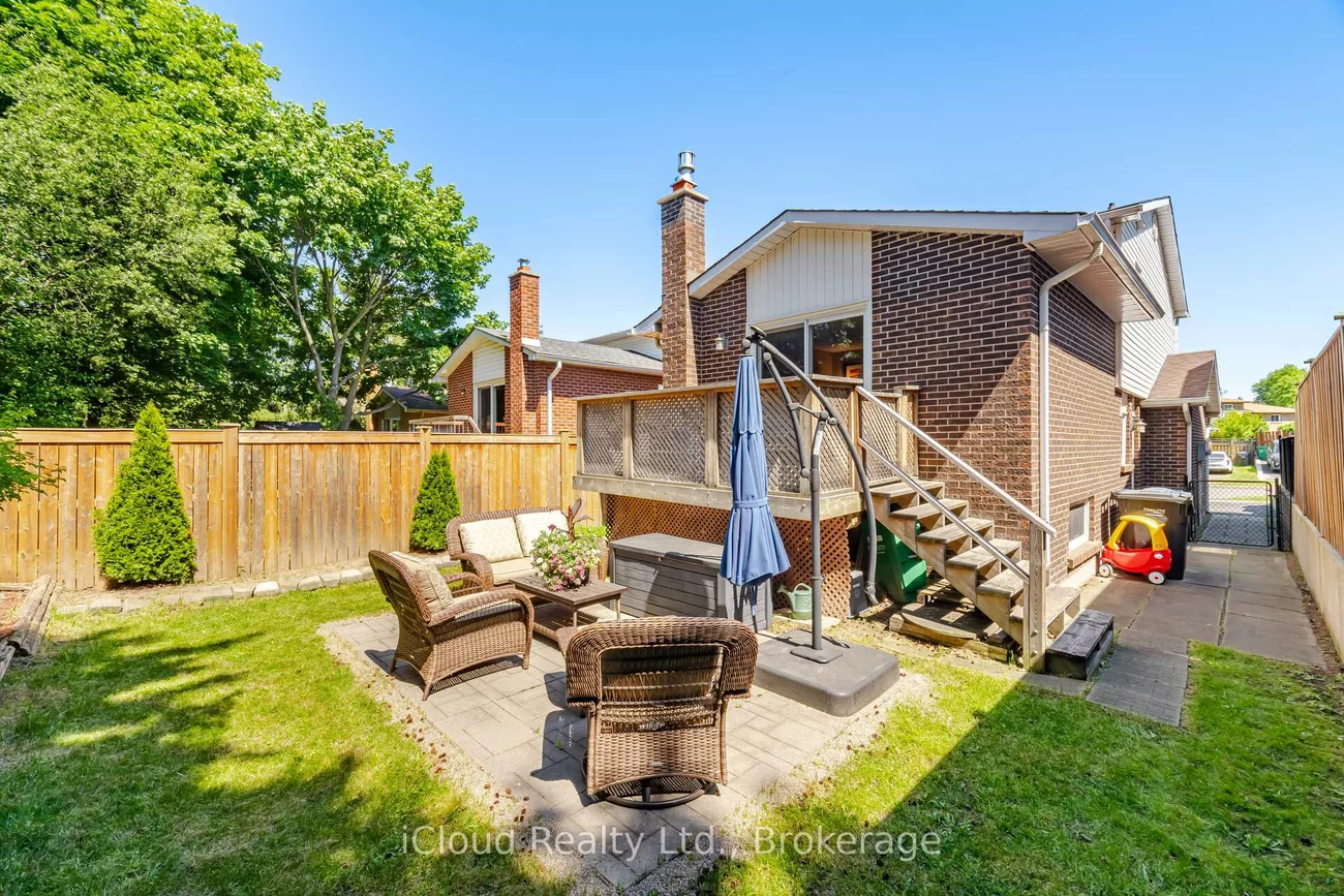8, Lindridge, Westgate, Brampton