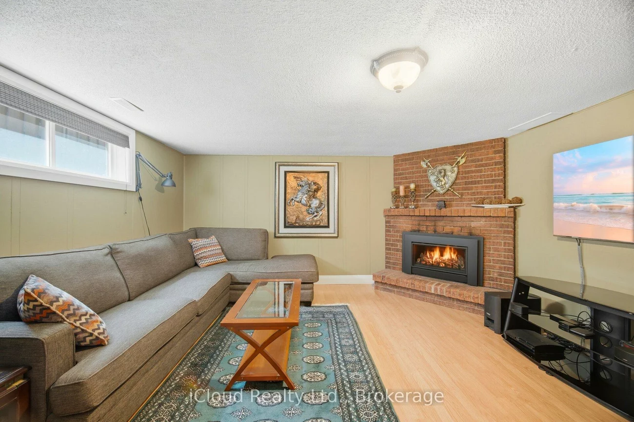 8, Lindridge, Westgate, Brampton