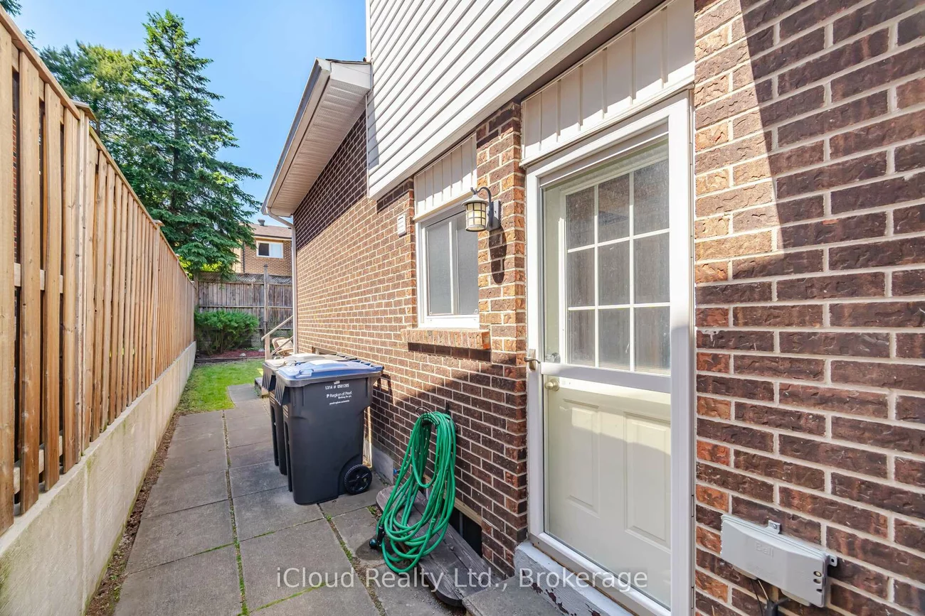 8, Lindridge, Westgate, Brampton
