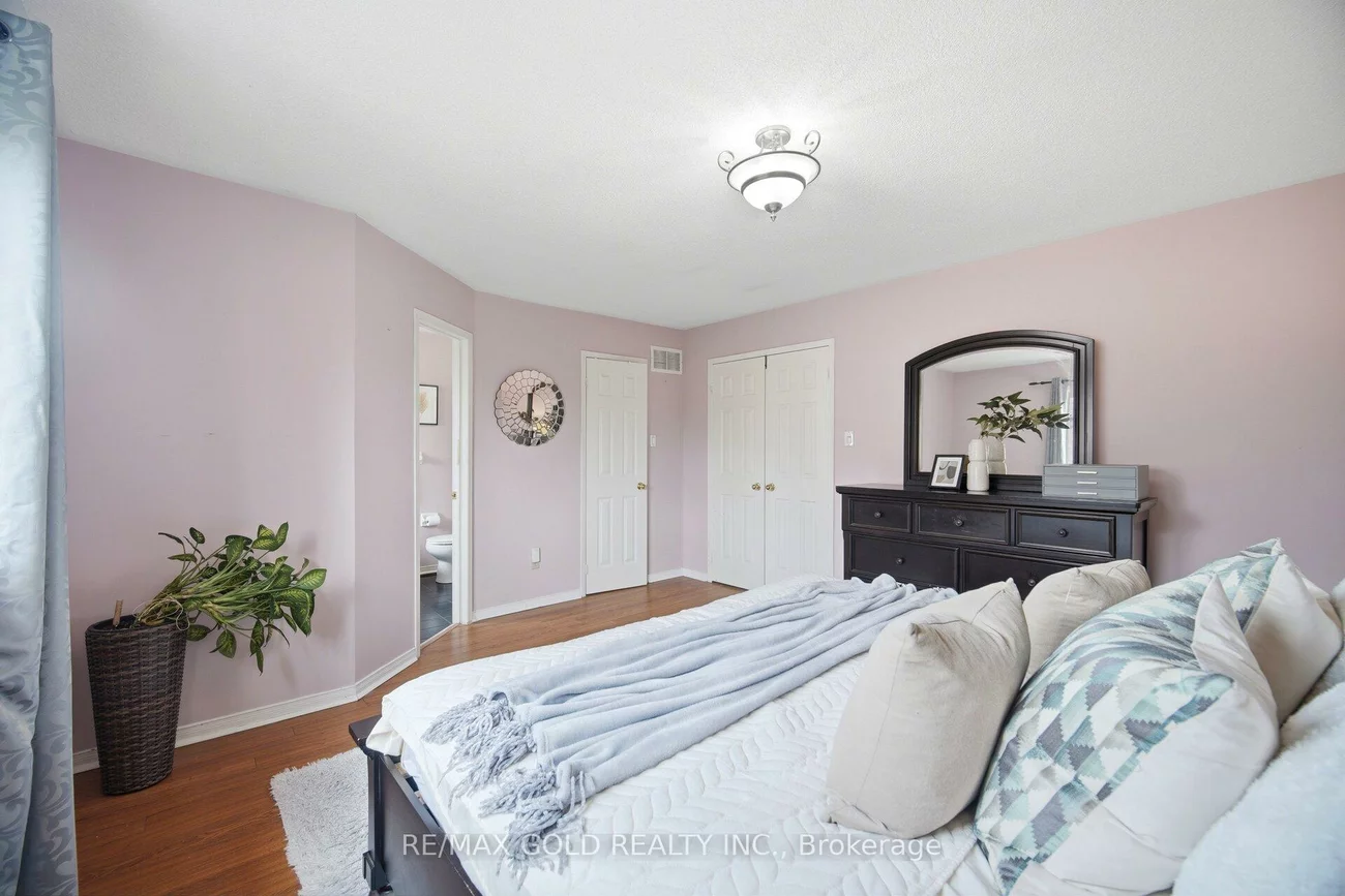 143, Royal Orchard, Brampton West, Brampton