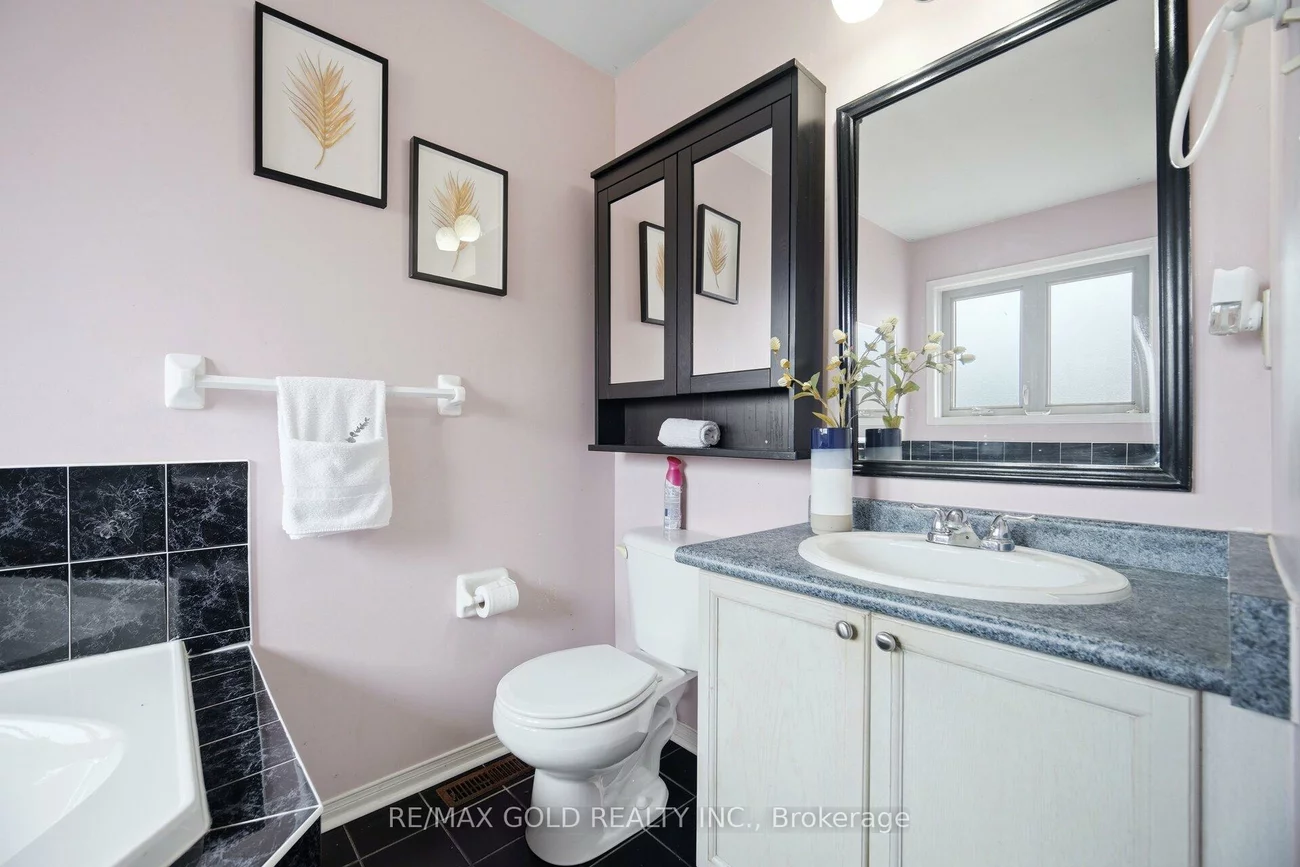 143, Royal Orchard, Brampton West, Brampton
