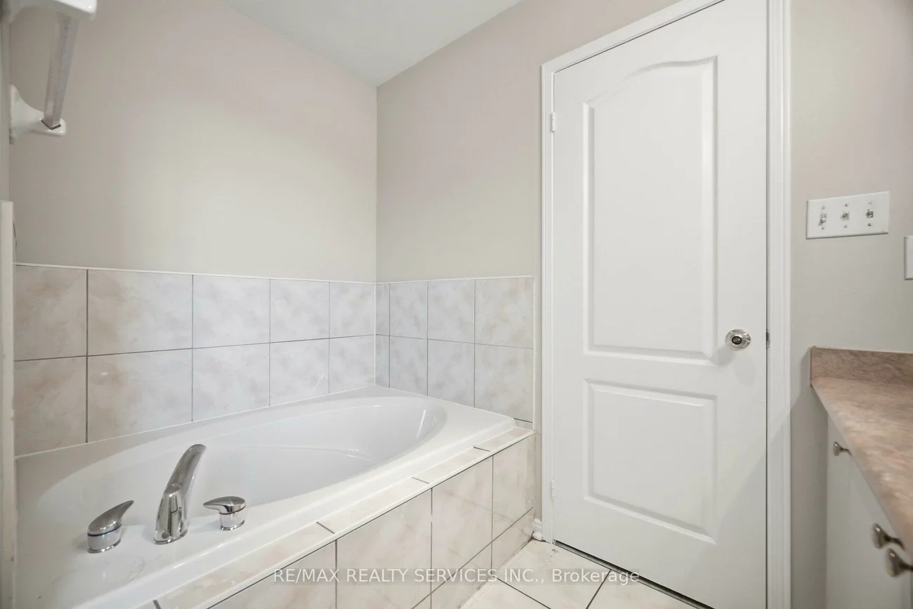249, Sunny Meadow, Sandringham-Wellington, Brampton