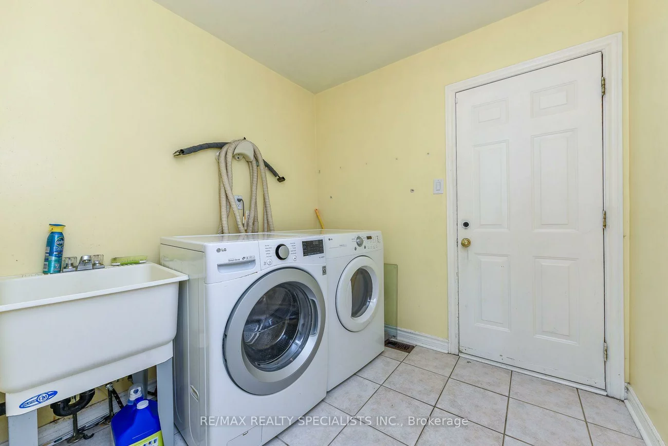 10, Sweet Briar, Snelgrove, Brampton