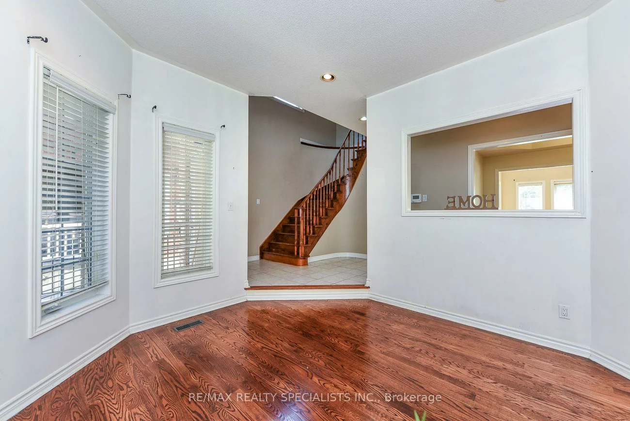 10, Sweet Briar, Snelgrove, Brampton