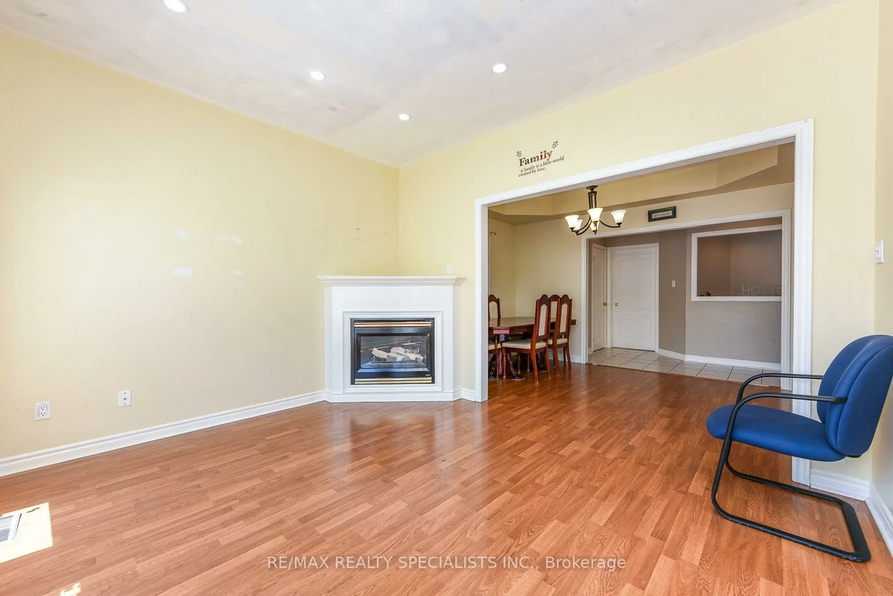 10, Sweet Briar, Snelgrove, Brampton