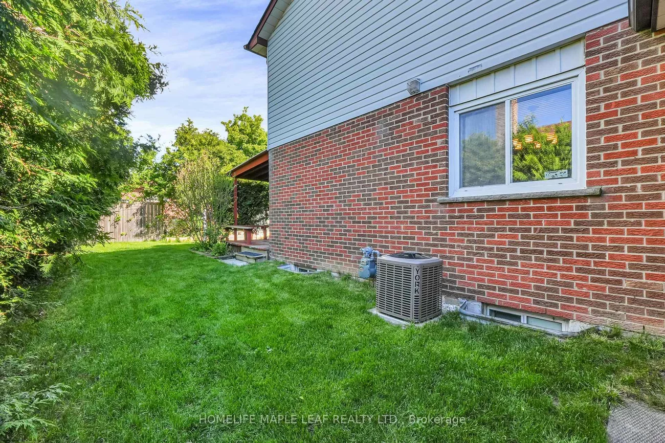 14, Manitou, Central Park, Brampton
