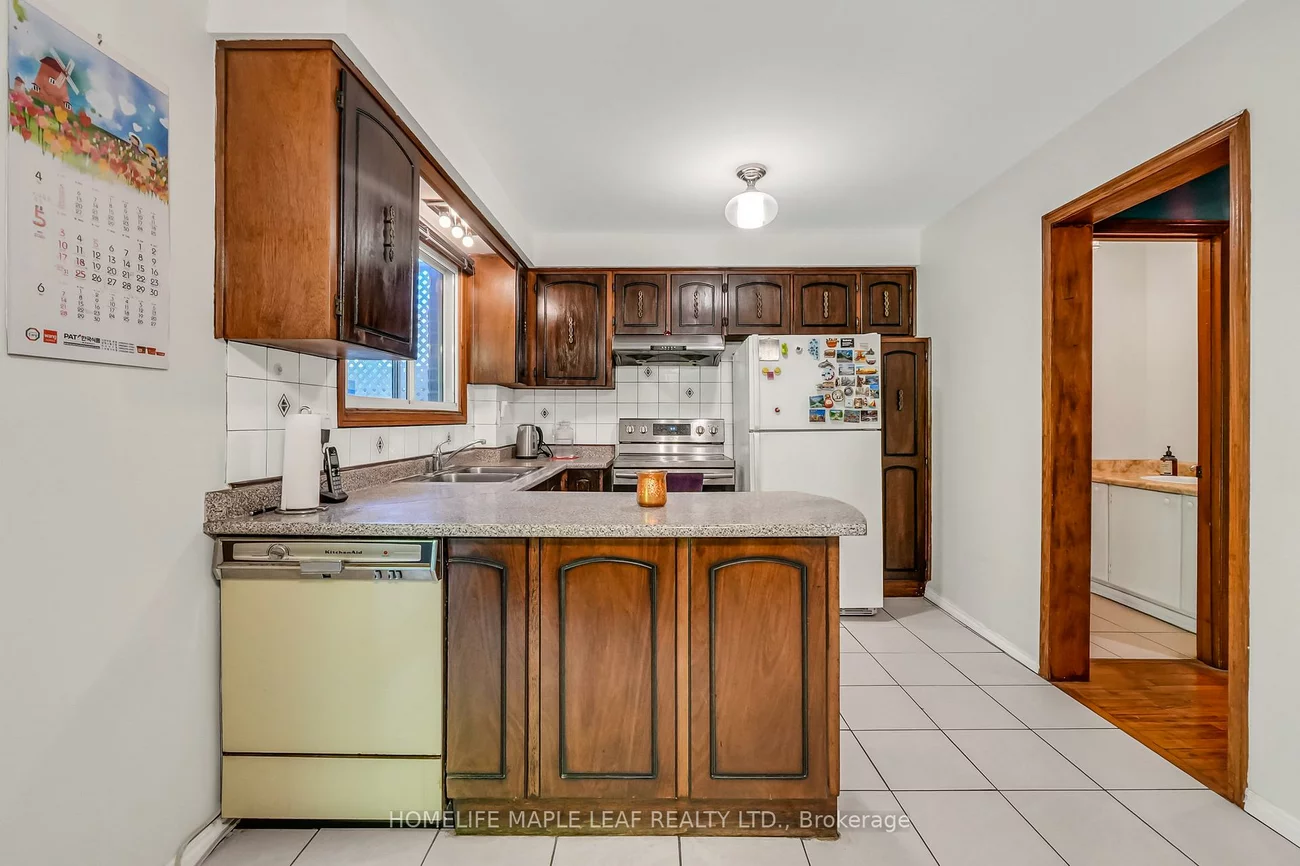 14, Manitou, Central Park, Brampton