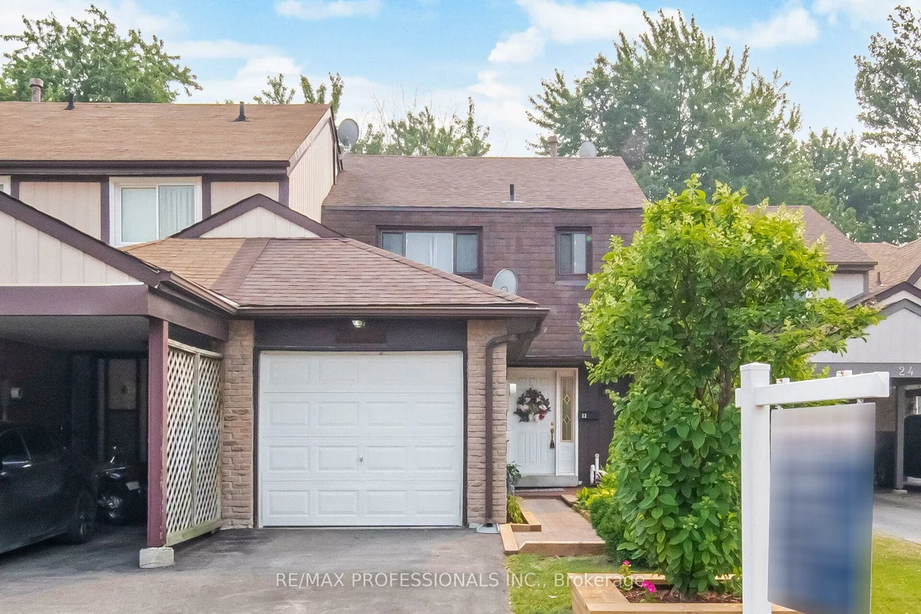 22, Pontiac, Heart Lake West, Brampton