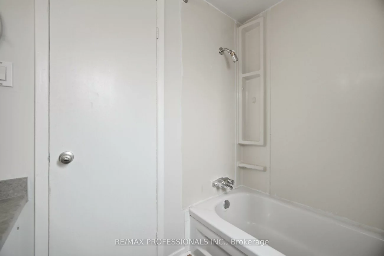 22, Pontiac, Heart Lake West, Brampton