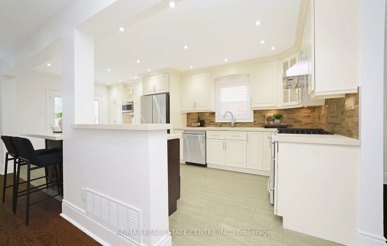 15, Donna, Heart Lake West, Brampton