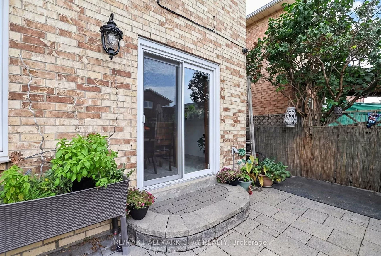 76, Donna, Brampton West, Brampton