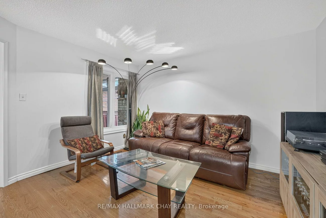 76, Donna, Brampton West, Brampton