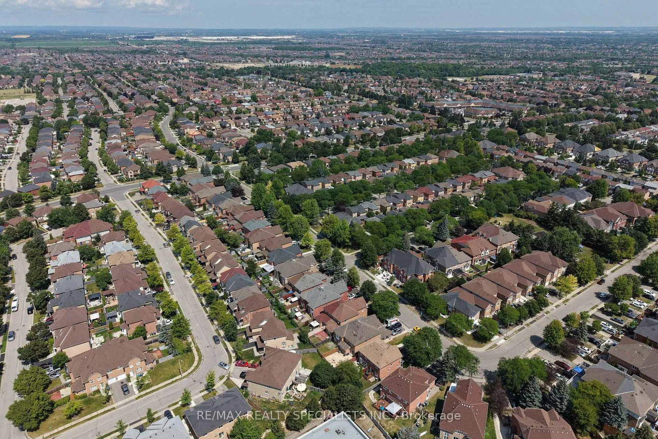 45, Clover Bloom, Sandringham-Wellington, Brampton