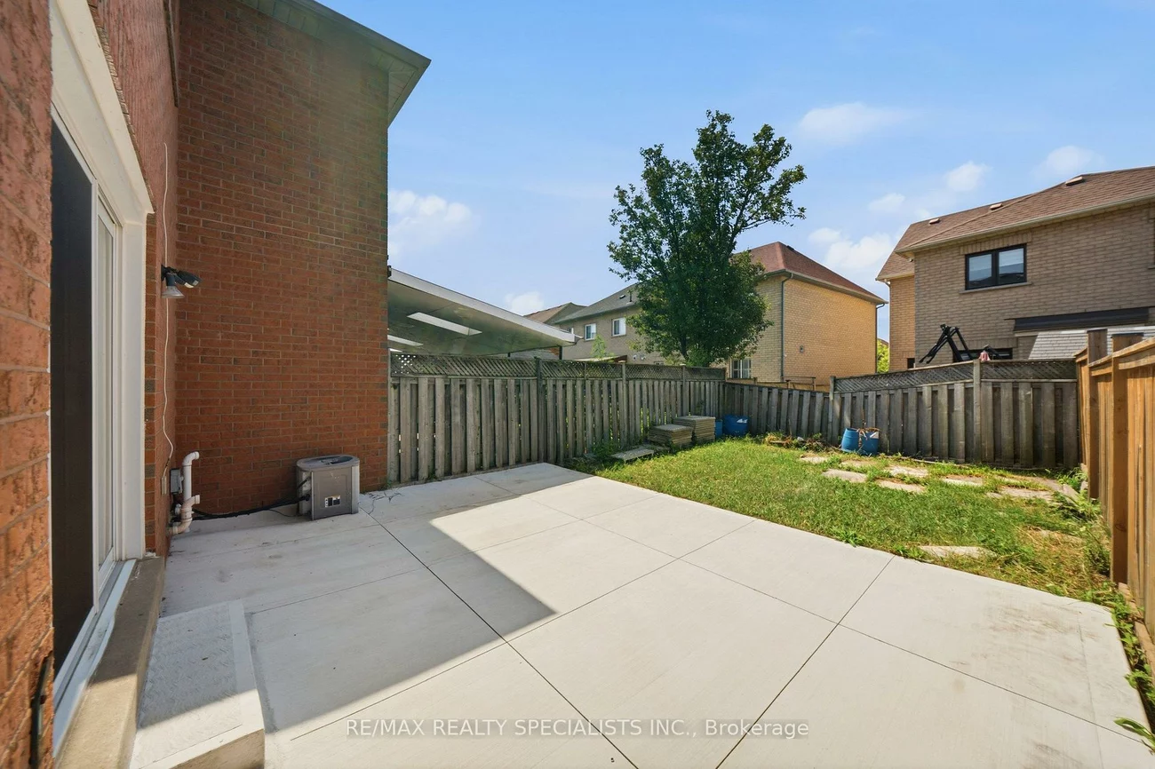 45, Clover Bloom, Sandringham-Wellington, Brampton