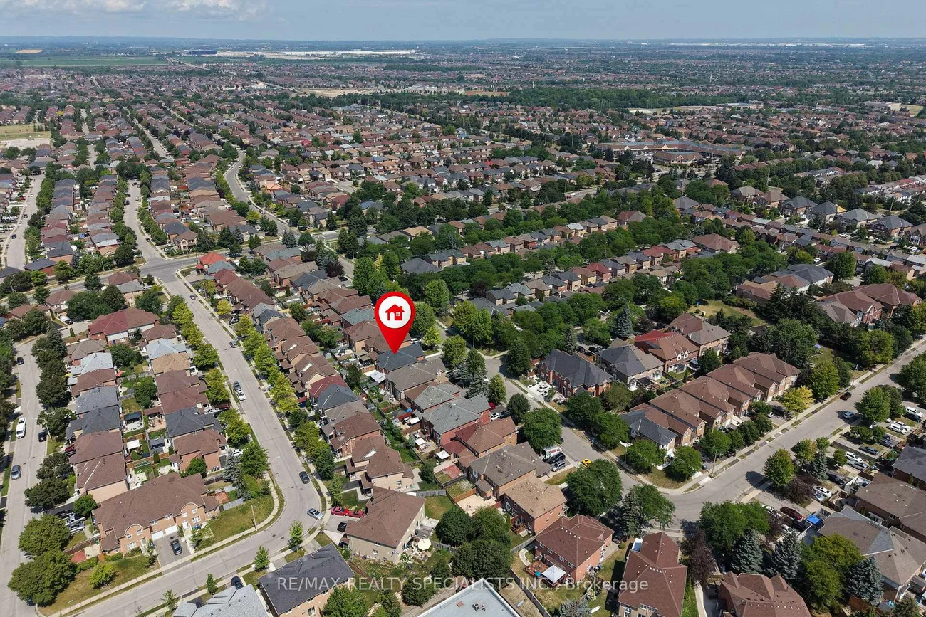 45, Clover Bloom, Sandringham-Wellington, Brampton