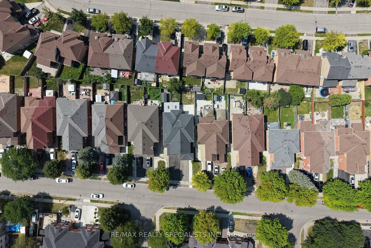45, Clover Bloom, Sandringham-Wellington, Brampton
