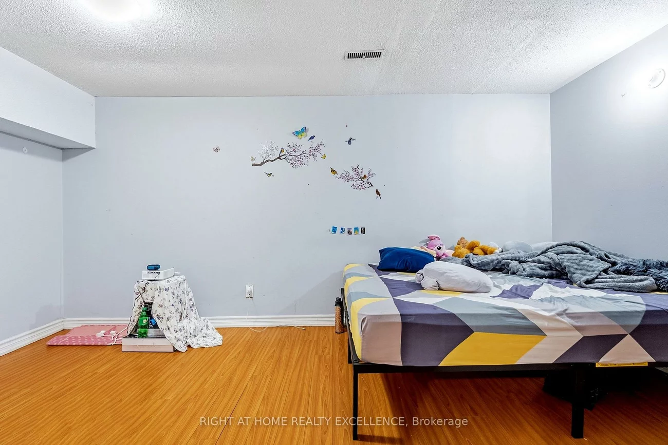 10, Banting, Fletcher's West, Brampton