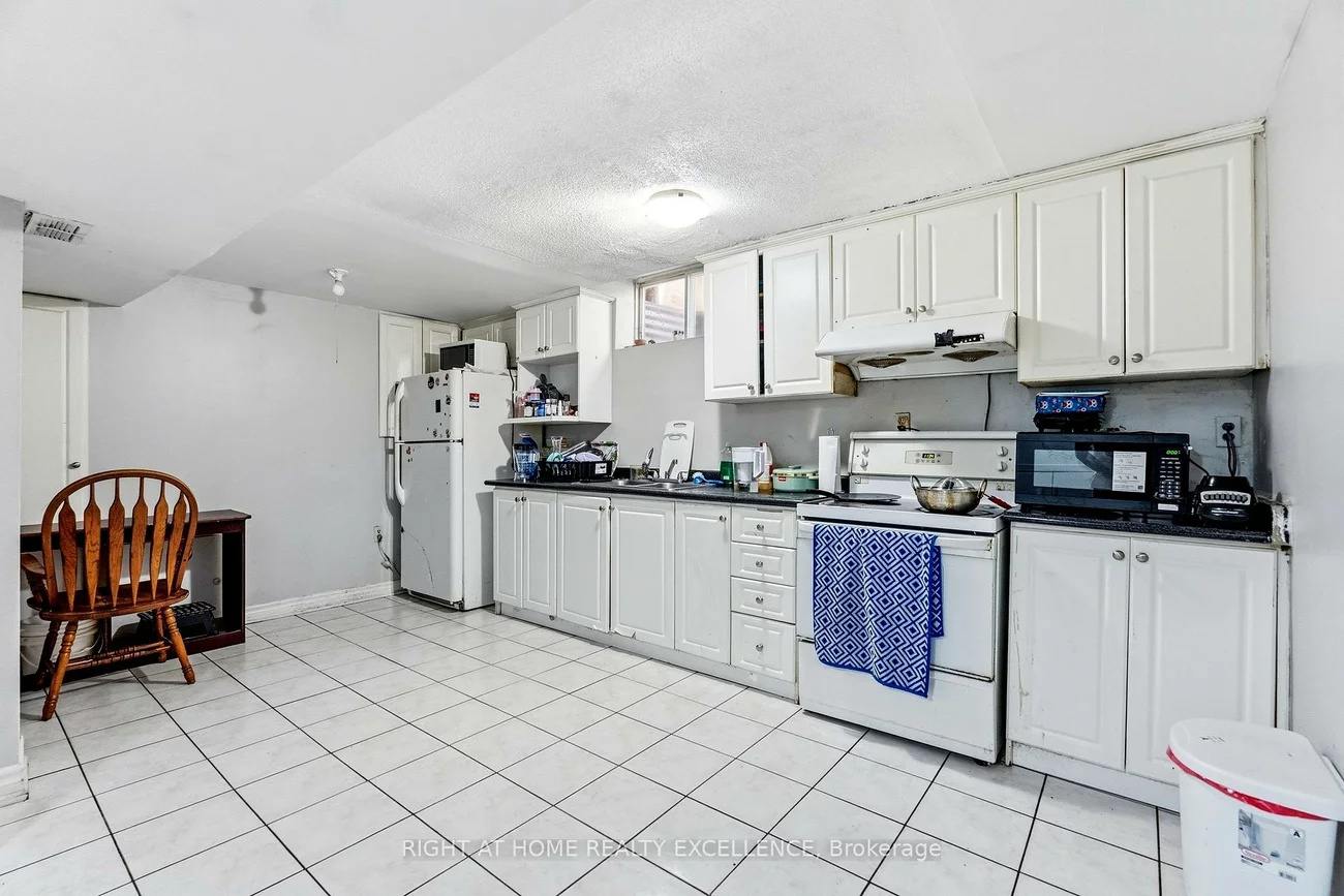 10, Banting, Fletcher's West, Brampton