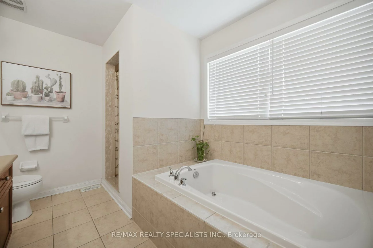 32, Magnificent, Vales of Castlemore, Brampton