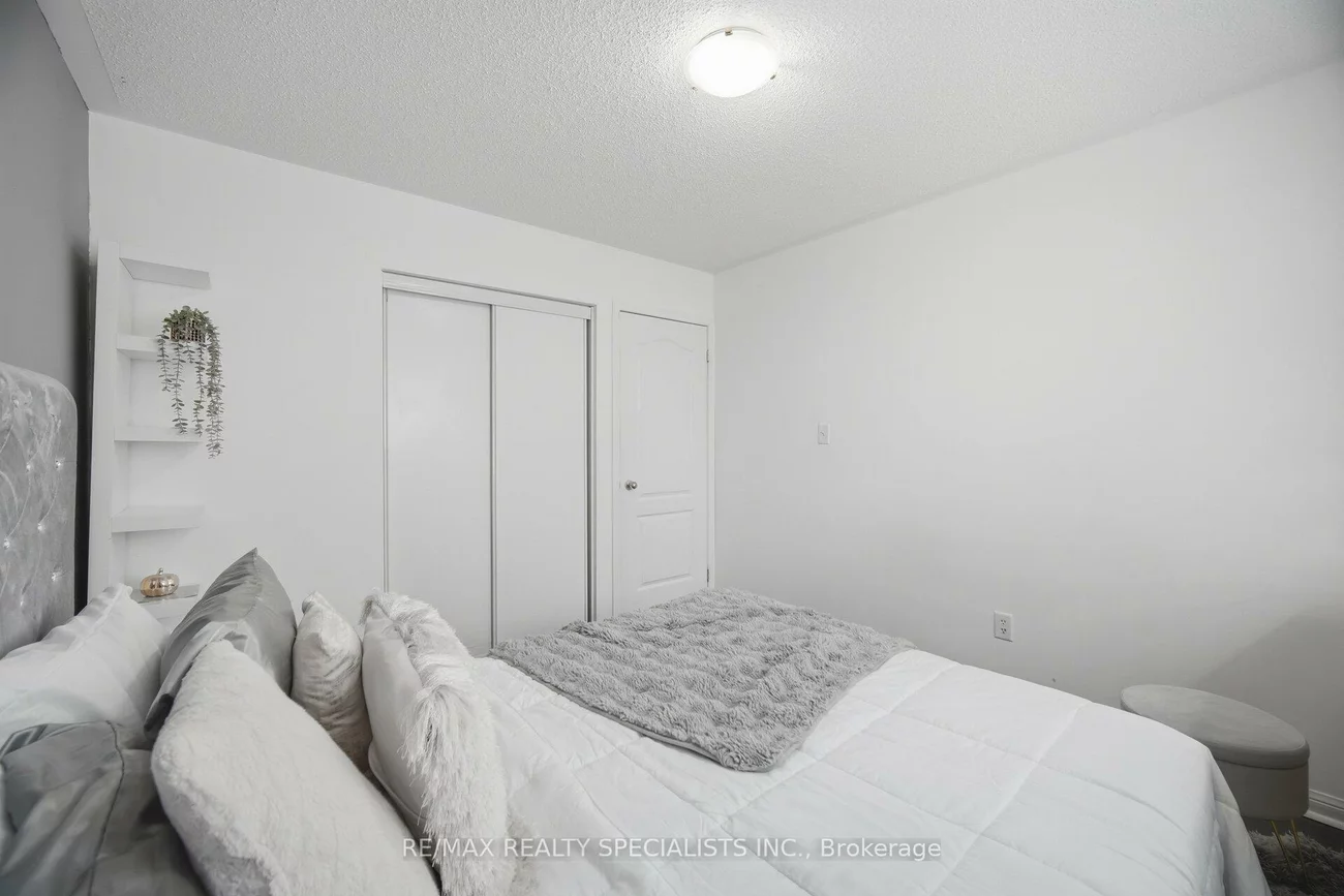 32, Magnificent, Vales of Castlemore, Brampton