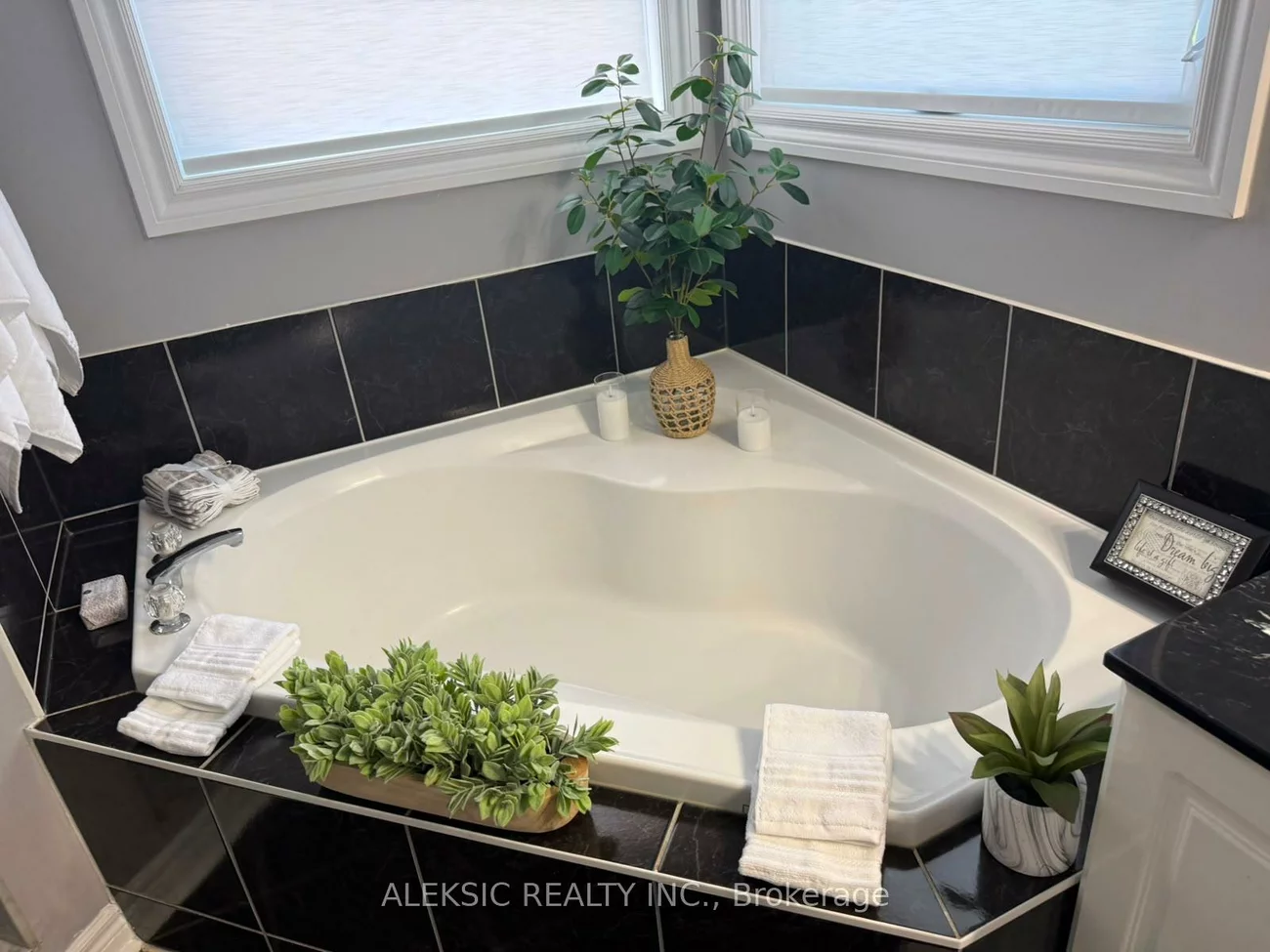 33, Hillpath, Snelgrove, Brampton