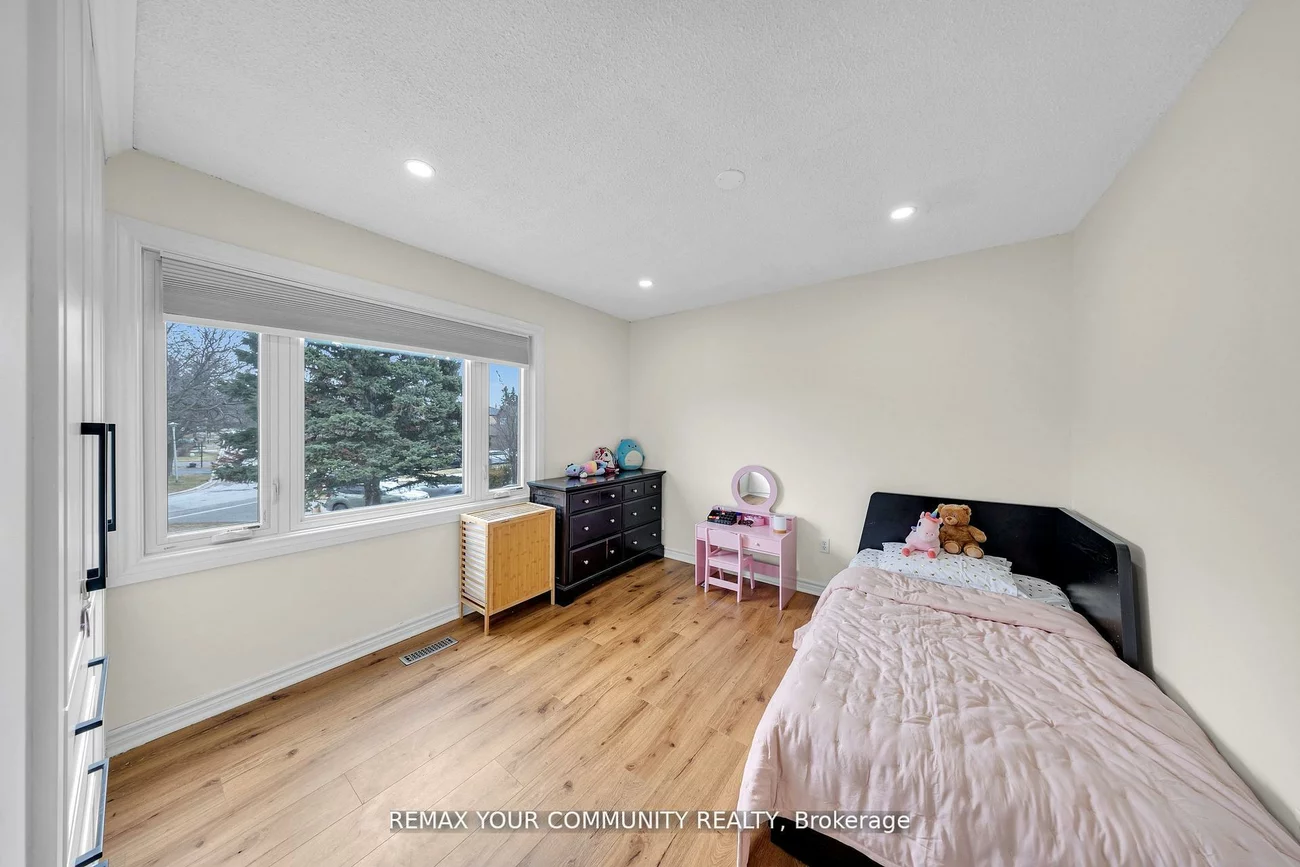 22, Madelaine, Central Park, Brampton