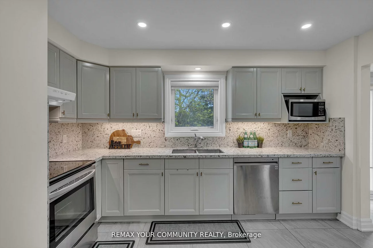 22, Madelaine, Central Park, Brampton