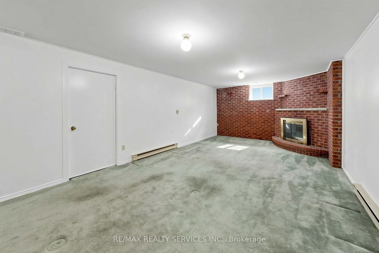 25, Malcolm, Central Park, Brampton