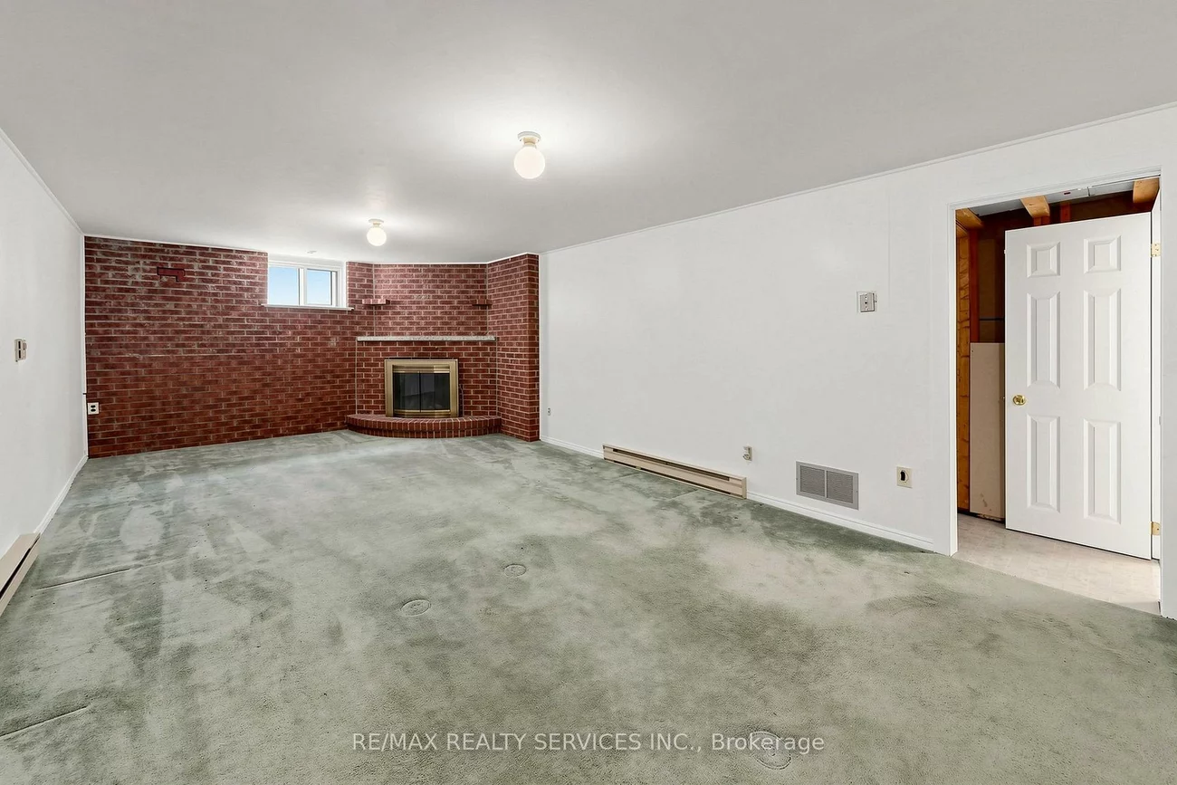 25, Malcolm, Central Park, Brampton