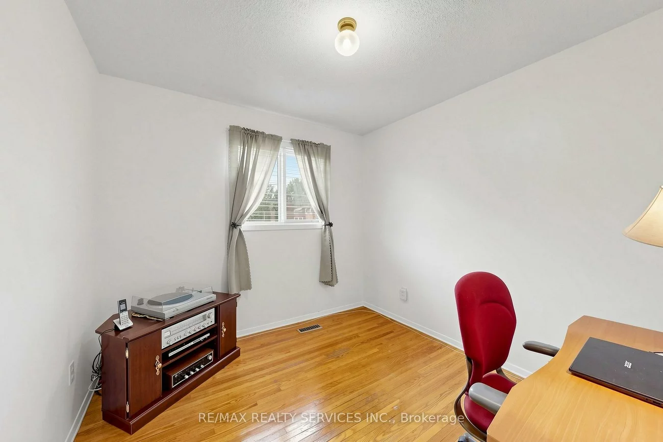 25, Malcolm, Central Park, Brampton