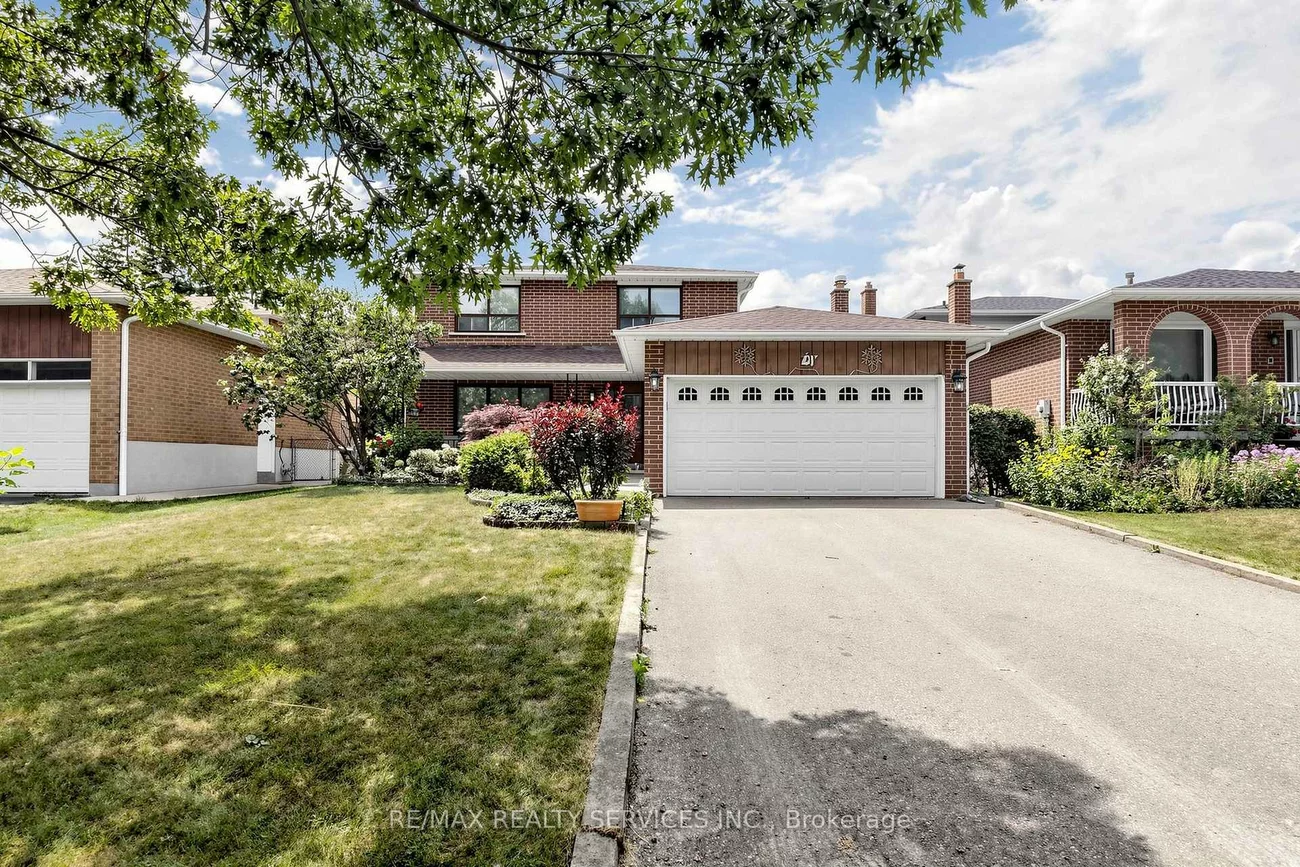 25, Malcolm, Central Park, Brampton