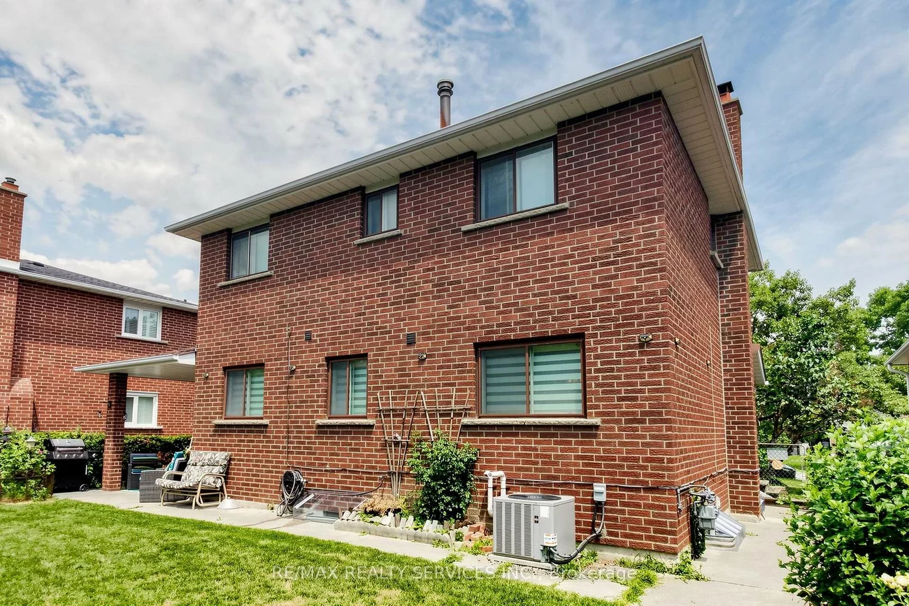 25, Malcolm, Central Park, Brampton