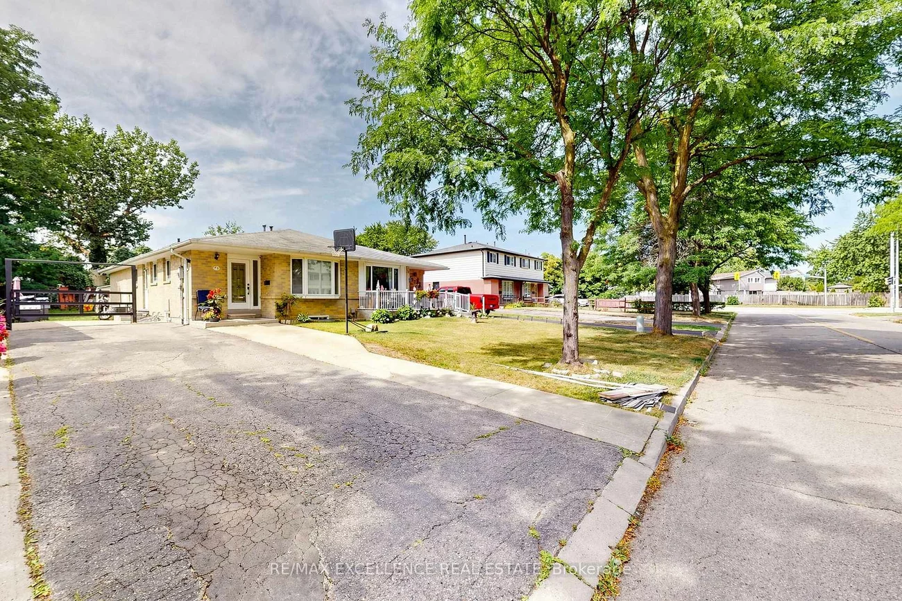 25, Graymar, Northgate, Brampton