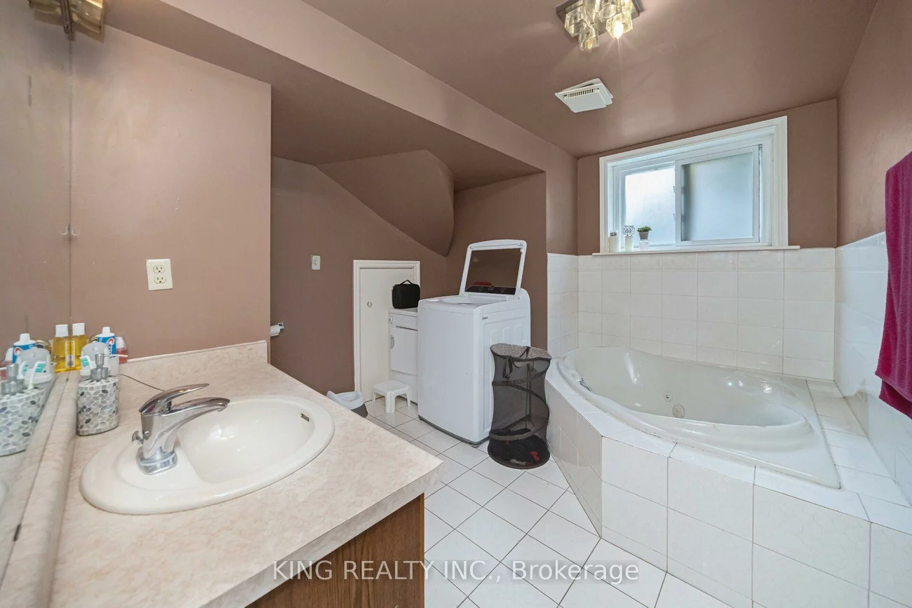 52, Leeward, Westgate, Brampton