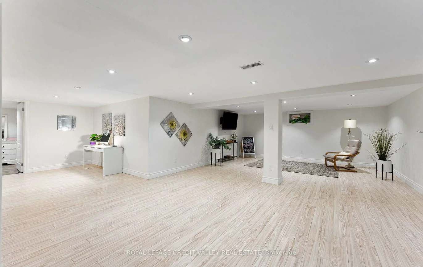 34, Abbey, Brampton East, Brampton