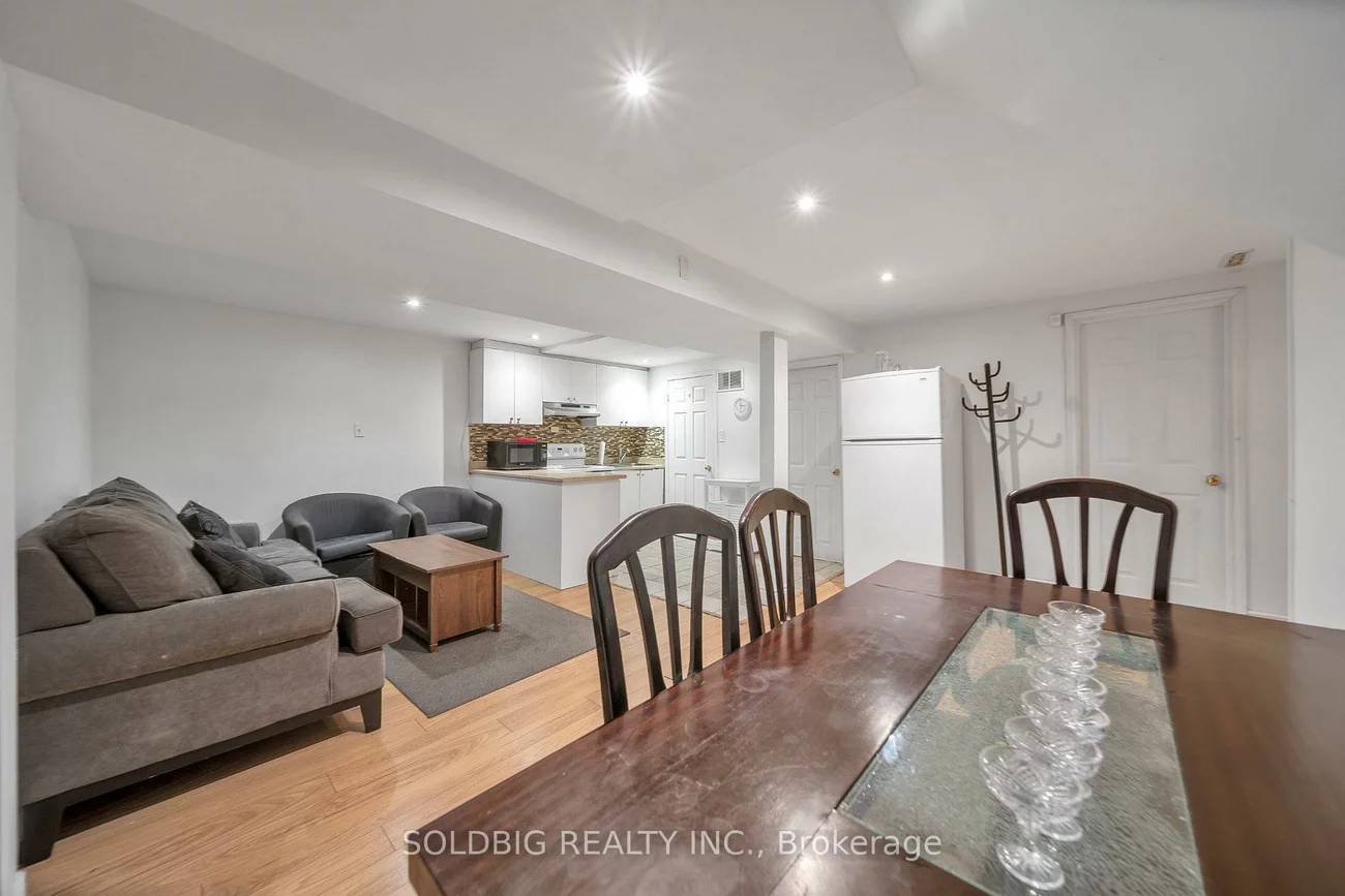 76, Banting, Fletcher's West, Brampton