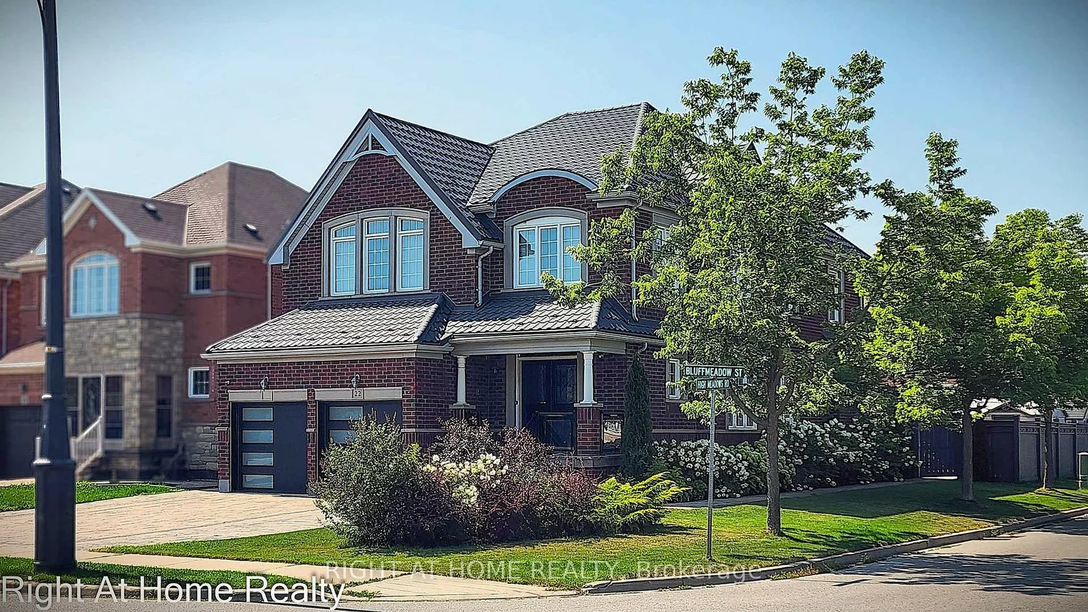 22, Bluffmeadow, Bram East, Brampton