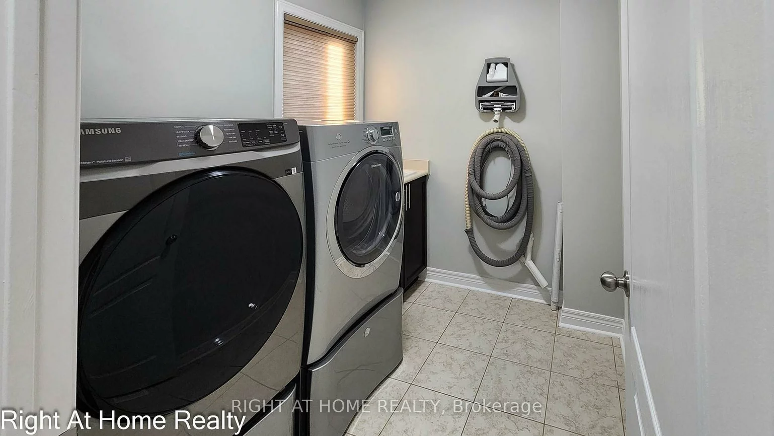 22, Bluffmeadow, Bram East, Brampton