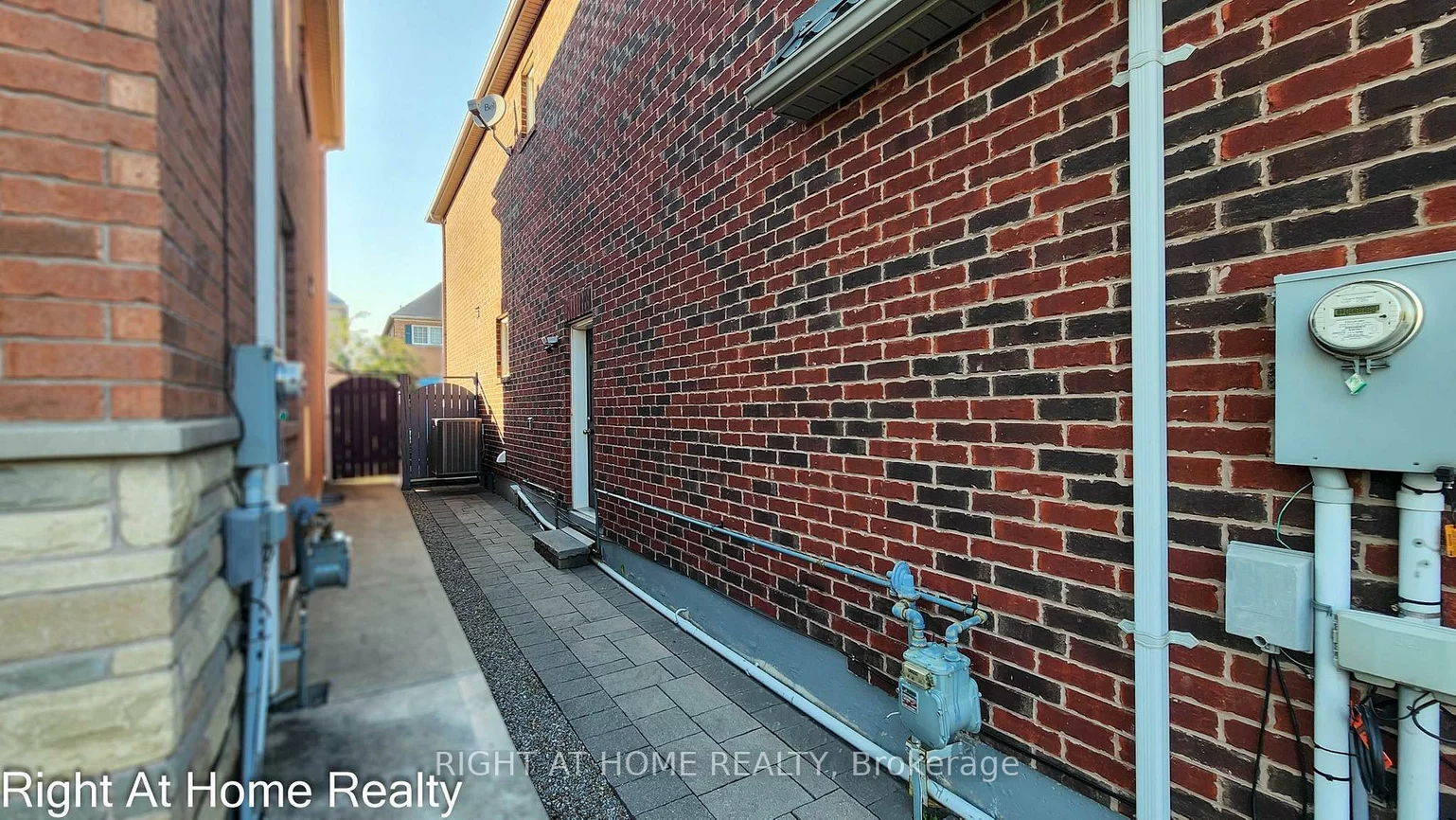 22, Bluffmeadow, Bram East, Brampton
