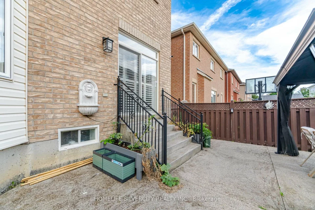 11, Swales, Sandringham-Wellington, Brampton