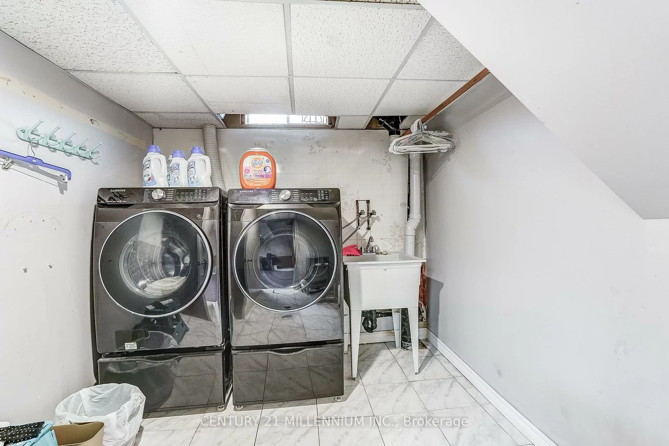 82, Horton, Central Park, Brampton